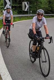 Ein Bild, das Fahrrad, drauen, fahrend, Strae enthlt.

Automatisch generierte Beschreibung