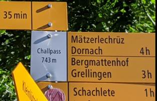 Ein Bild, das drauen, Schild, Pol, Strae enthlt.

Automatisch generierte Beschreibung