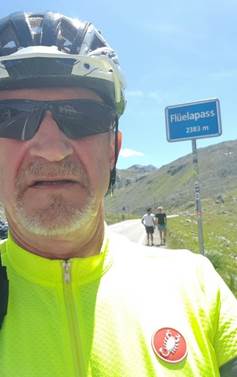 Ein Bild, das Person, drauen, Mann, tragen enthlt.

Automatisch generierte Beschreibung