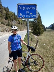Ein Bild, das drauen, Fahrrad, Strae, Gras enthlt.

Automatisch generierte Beschreibung