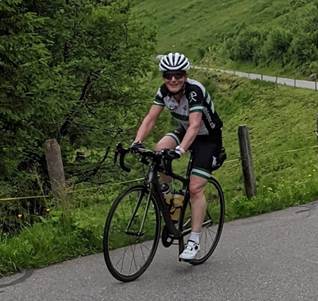 Ein Bild, das drauen, Baum, Fahrrad, fahrend enthlt.

Automatisch generierte Beschreibung