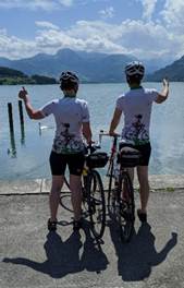 Ein Bild, das drauen, Person, Wasser, Mann enthlt.

Automatisch generierte Beschreibung