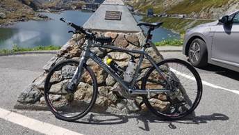 Ein Bild, das drauen, Fahrrad, Boden, geparkt enthlt.

Automatisch generierte Beschreibung