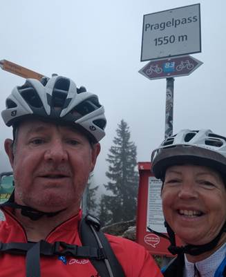 Ein Bild, das drauen, Person, Mann, Skifahren enthlt.

Automatisch generierte Beschreibung