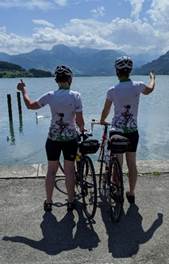 Ein Bild, das drauen, Person, Wasser, Mann enthlt.

Automatisch generierte Beschreibung