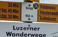 Ein Bild, das Schild, Text, Pol, Strae enthlt.

Automatisch generierte Beschreibung