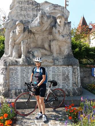Ein Bild, das drauen, Fahrrad, Stein enthlt.

Automatisch generierte Beschreibung
